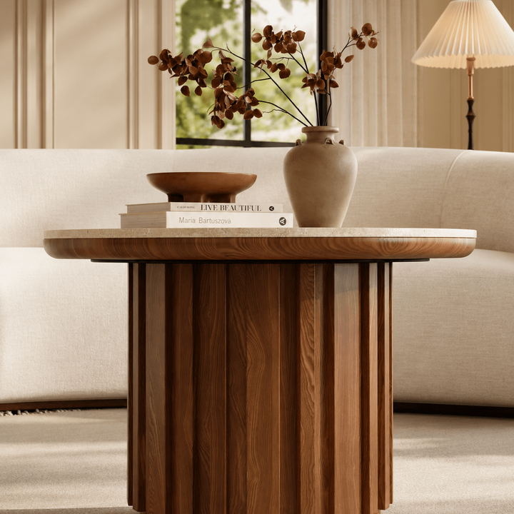 Table basse cannelée Aura 70 cm ronde en bois de frêne noyer avec plateau en pierre frittée - AMIRELLI